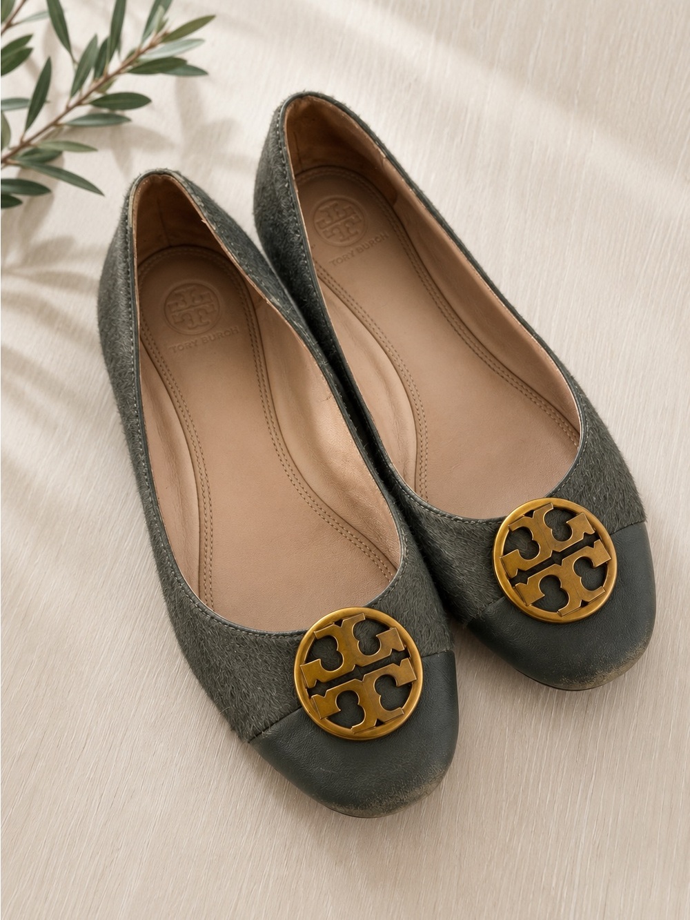 Tory Burch Reva Ballet Flats Olive Green Haircalf Leather Cap Toe Gold Logo 7M
